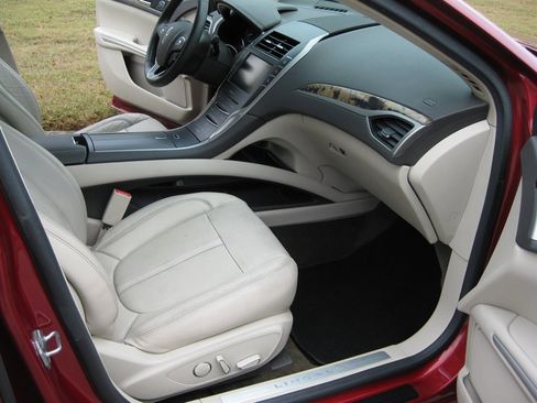 Used 2016 Lincoln MKZ Hybrid With Sunroof w/ Equipment Group 600A Reserve image 31