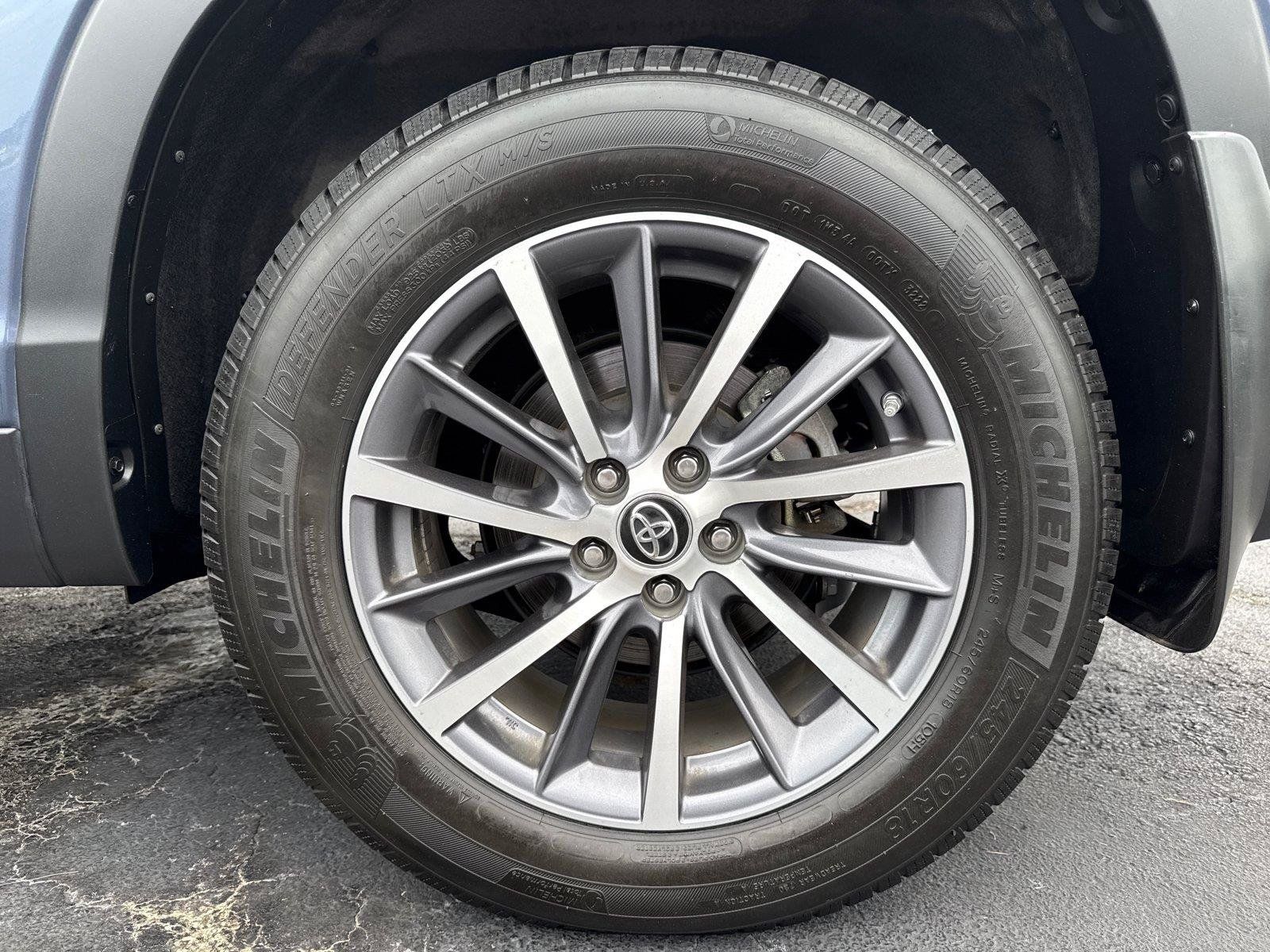 Used 2019 Toyota Highlander XLE AWD/4WD image 30