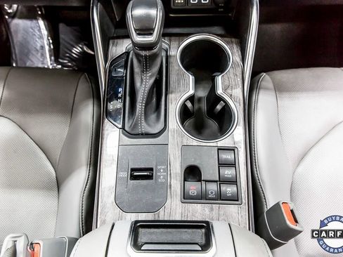 Used 2023 Toyota Highlander Platinum image 24