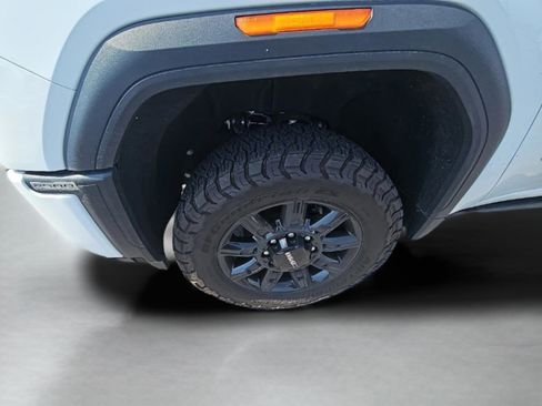 Used 2024 GMC Sierra 2500 AT4 w/ AT4 Premium Plus Package image 7