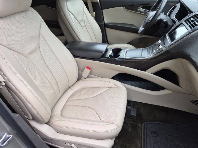 Used 2017 Lincoln MKX Reserve w/ Driver Assistance Package AWD/4WD image 21