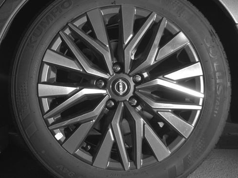 Used 2025 Nissan Altima 2.5 SV FWD image 14