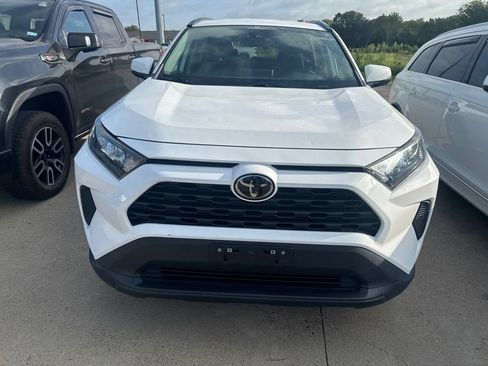 Used 2021 Toyota RAV4 LE AWD/4WD image 2