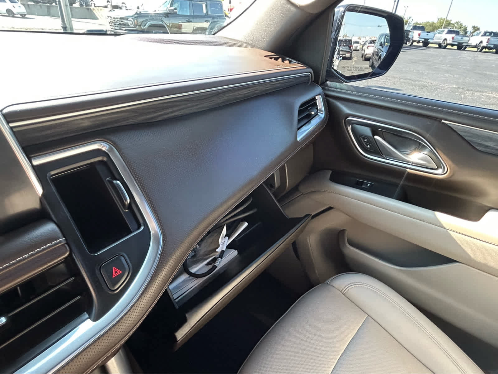 Used 2023 GMC Yukon XL SLT w/ SLT Premium Package AWD/4WD image 58