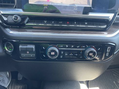 Used 2025 Chevrolet Silverado 2500 LT w/ Convenience Package AWD/4WD image 28