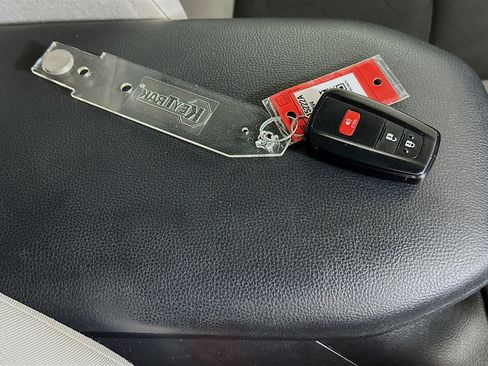 Used 2023 Toyota RAV4 XLE FWD image 33