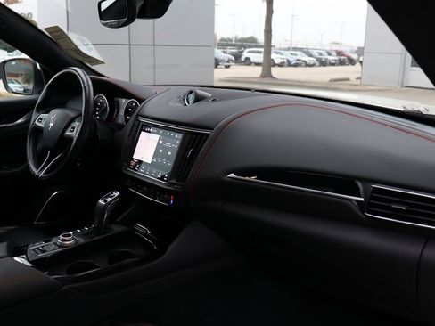 Used 2022 Maserati Levante Modena image 19