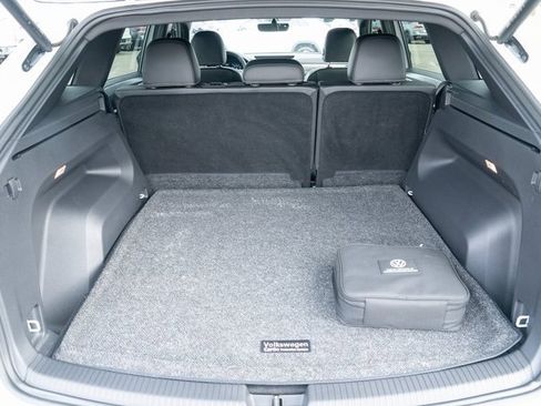 Used 2023 Volkswagen Atlas Cross Sport SE image 34