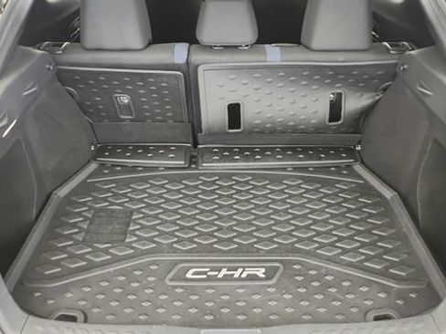 Used 2021 Toyota C-HR XLE FWD image 19