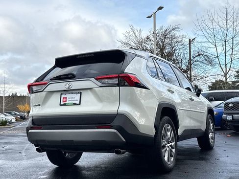 Certified 2022 Toyota RAV4 Limited image 5