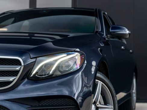 Used 2017 Mercedes-Benz E 300 4MATIC image 13