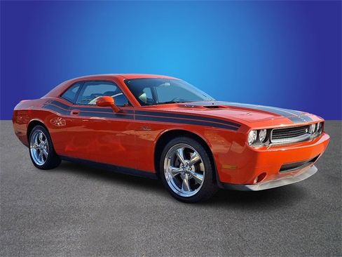Used 2010 Dodge Challenger R/T image 3