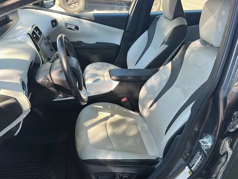Used 2017 Toyota Prius Four w/ Advanced Technology Package FWD image 14