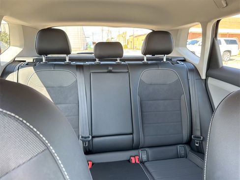 Used 2022 Volkswagen Taos SE image 33