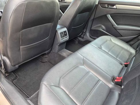 Used 2015 Volkswagen Passat TDI SE FWD image 15