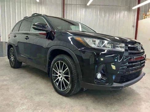 Used 2018 Toyota Highlander SE image 9