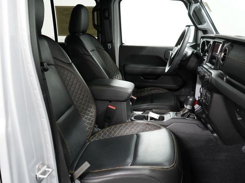 Used 2023 Jeep Wrangler Unlimited Sahara AWD/4WD image 19