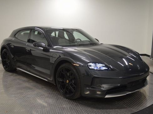 Used 2025 Porsche Taycan 4S AWD/4WD image 9