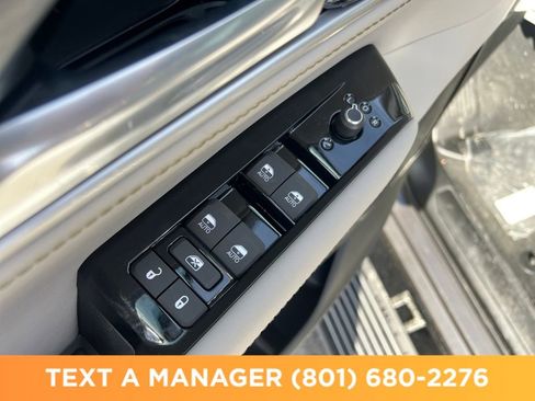 New 2026 Jeep Grand Wagoneer Limited AWD/4WD image 11
