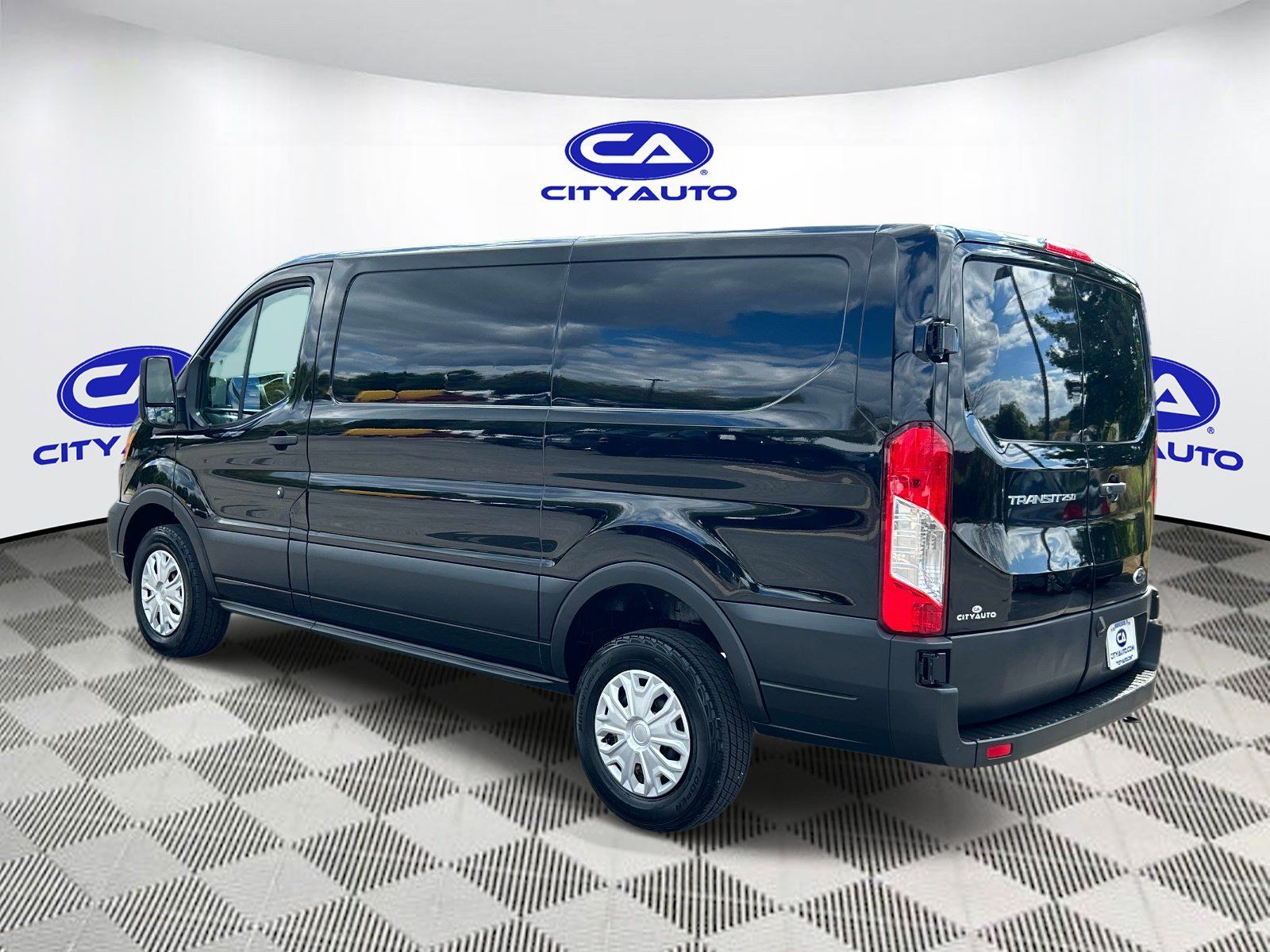 Used 2021 Ford Transit 250 Low Roof w/ Exterior Upgrade Package RWD image 5