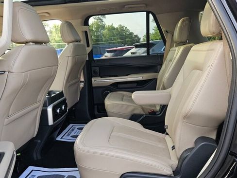 Used 2024 Ford Expedition Limited image 7