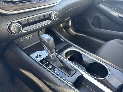 Used 2024 Nissan Altima 2.5 SV image 14