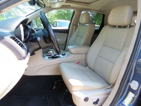 Used 2020 Jeep Grand Cherokee Limited AWD/4WD image 13