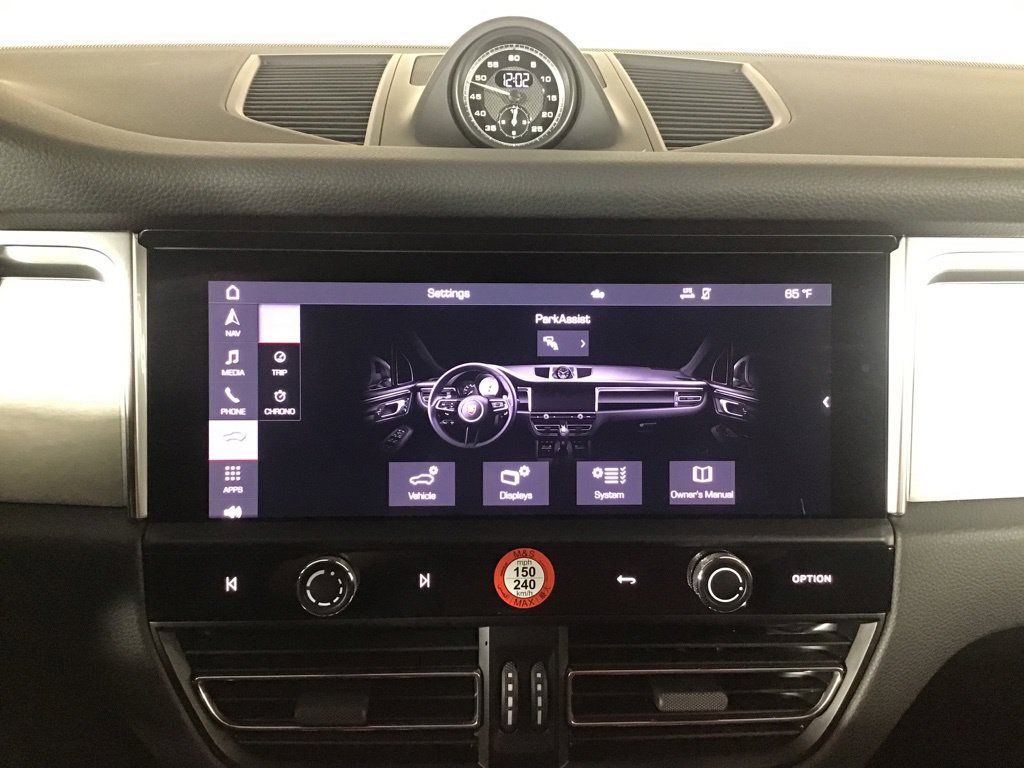Certified 2026 Porsche Macan AWD/4WD image 34