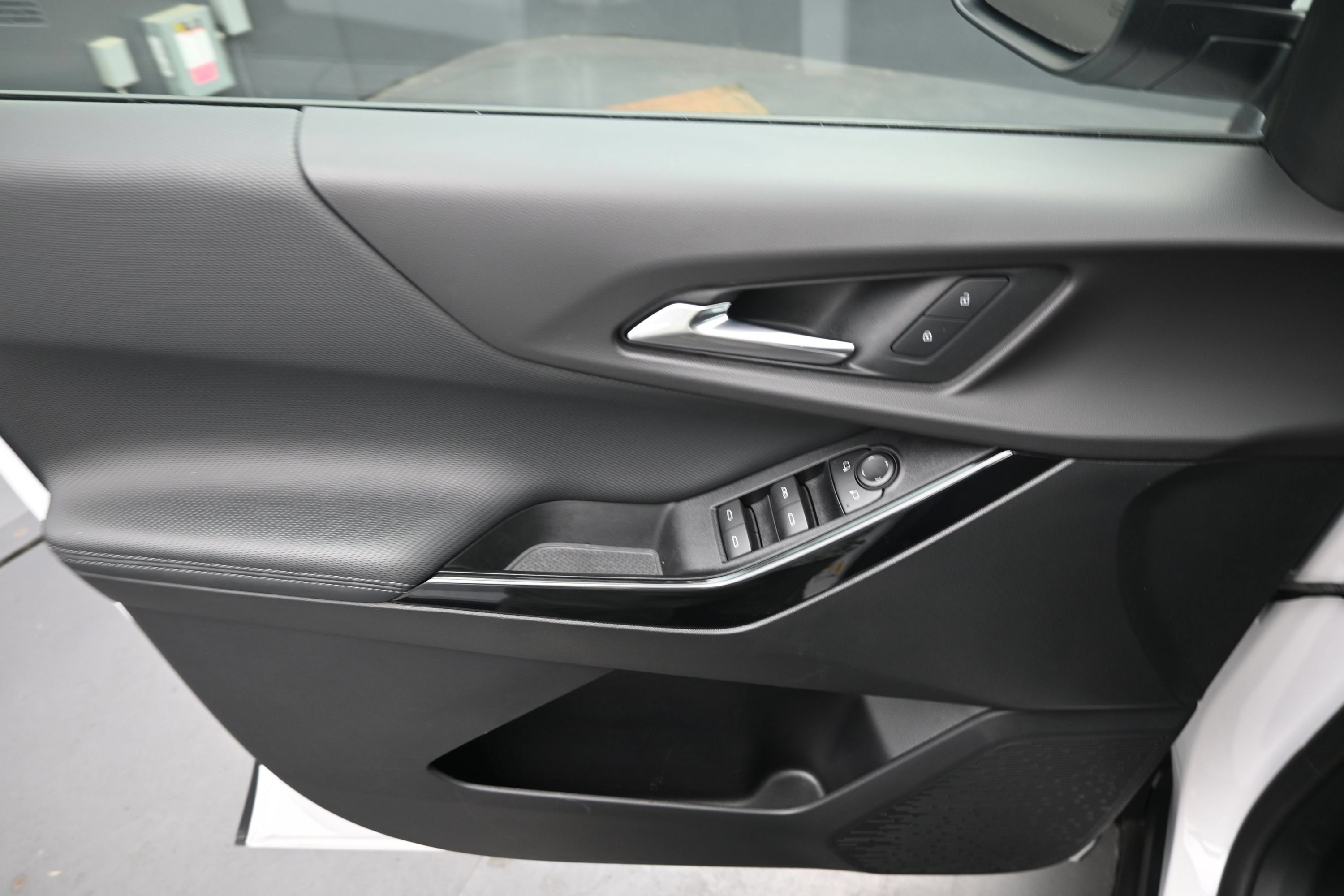 Used 2026 Chevrolet Equinox LT FWD image 13