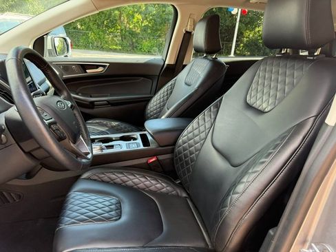 Used 2024 Ford Edge Titanium image 12
