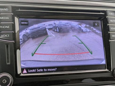 Used 2017 Volkswagen Tiguan S image 10