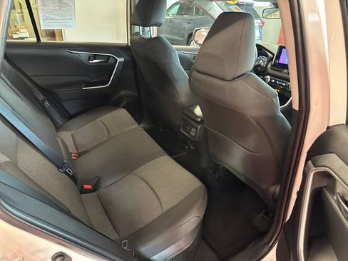 Used 2025 Toyota RAV4 XLE AWD/4WD image 15