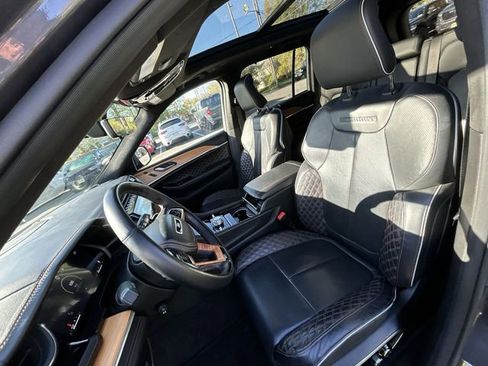 Used 2022 Jeep Grand Cherokee Summit AWD/4WD image 15