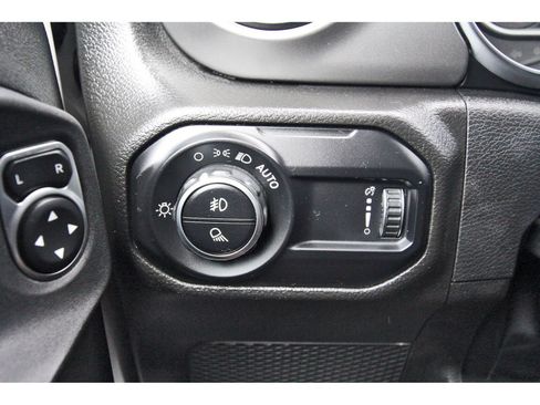 Used 2023 Jeep Gladiator Sport AWD/4WD image 19