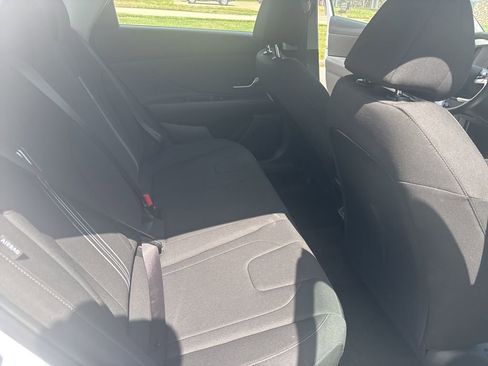 Used 2025 Hyundai Elantra Blue image 19