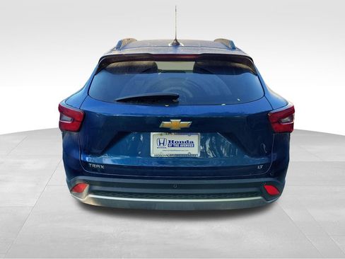 Used 2024 Chevrolet Trax LT w/ Driver Confidence Package FWD image 14