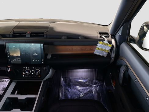 New 2026 Land Rover Defender 110 X-Dynamic SE AWD/4WD image 17