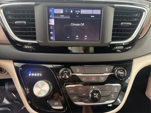 Used 2023 Chrysler Voyager LX FWD image 33