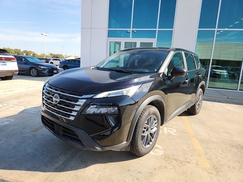 Used 2024 Nissan Rogue S image 3