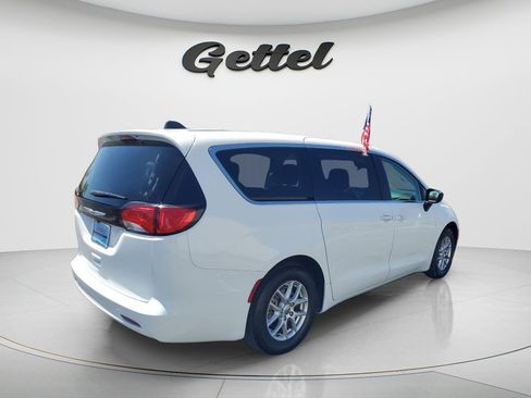 Used 2024 Chrysler Voyager LX image 4