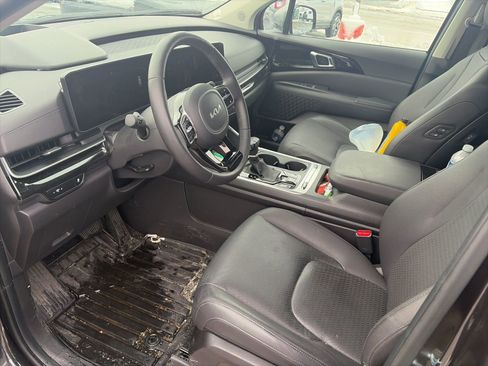Used 2025 Kia Carnival SX Prestige image 12
