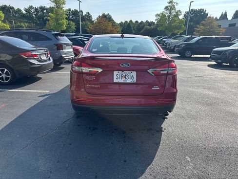 Used 2020 Ford Fusion SE w/ Equipment Group 151A FWD image 4