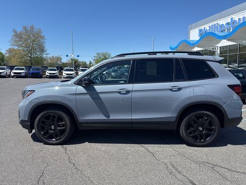Used 2024 Honda Passport Black Edition image 2