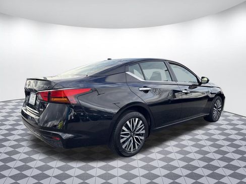 Used 2024 Nissan Altima 2.5 SV image 7