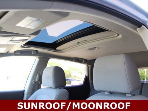 Used 2011 Nissan Rogue SV w/ Premium Pkg image 5