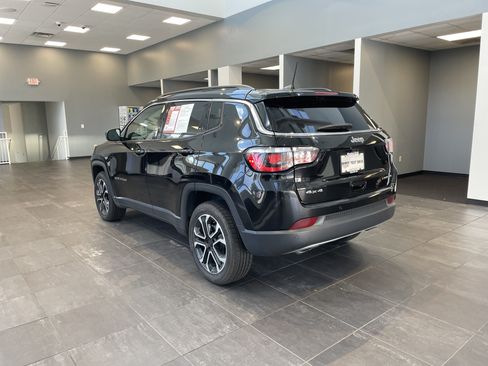 Used 2023 Jeep Compass Limited w/ Sun and Sound Group AWD/4WD image 8
