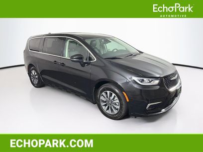 Used 2023 Chrysler Pacifica Touring-L