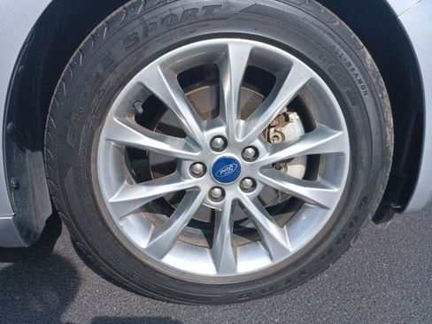 Used 2017 Ford Fusion SE image 28