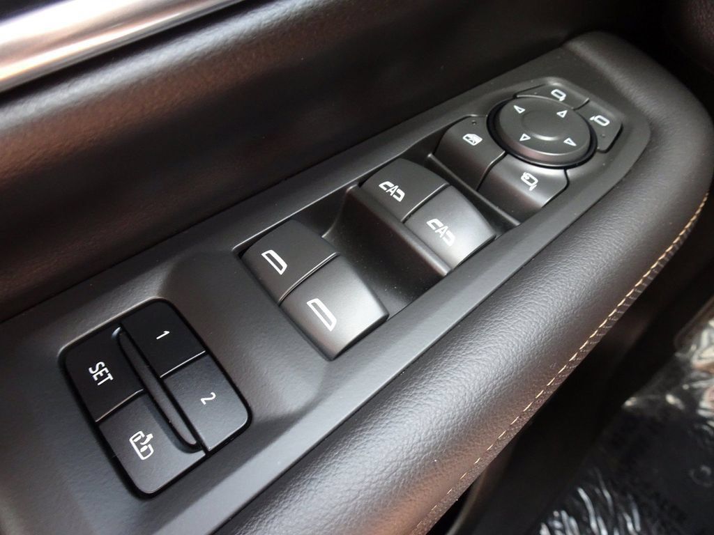Used 2023 GMC Yukon AT4 w/ AT4 Premium Package AWD/4WD image 25