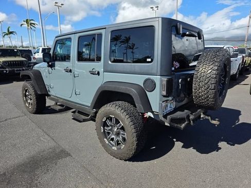 Used 2015 Jeep Wrangler Unlimited Rubicon w/ Connectivity Group AWD/4WD image 5